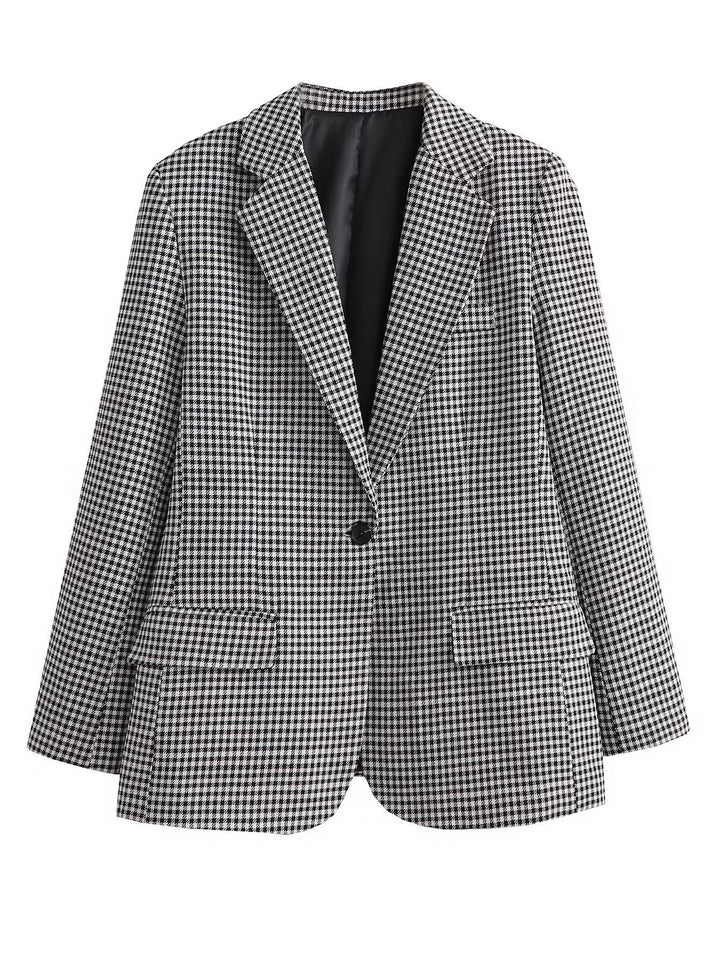 Women's nan tailored blazer with lapel collar, concealed button closure and flap pockets Mune Fashion