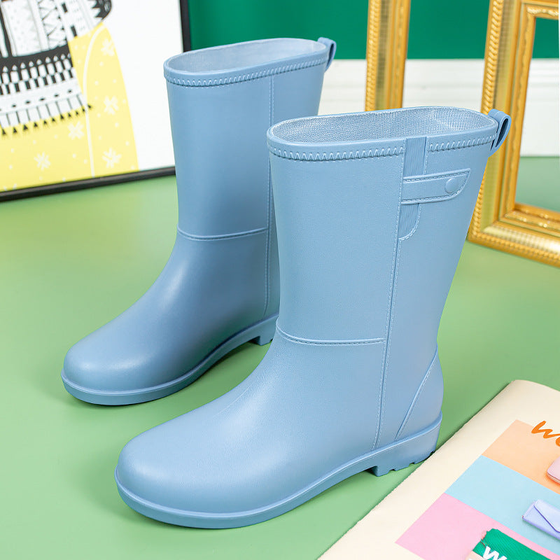 Women's mid-height seamless rain ankle boots made of flexible full rubber with a grippy tread sole Mune Fashion