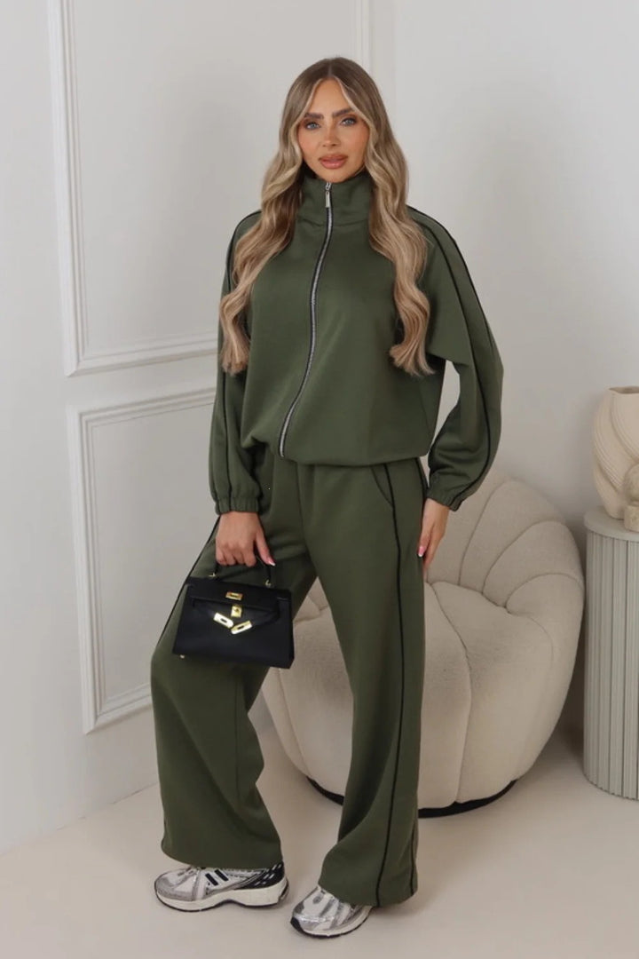 Women Two-Piece Training Set with Zipper and Contrast Piping Mune Fashion