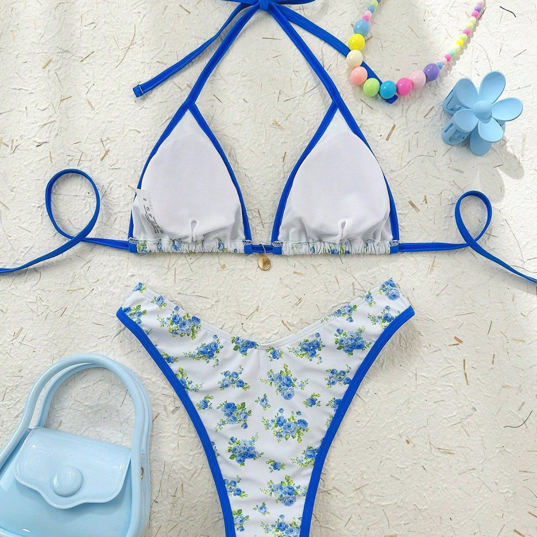 Women's triangle bikini with playful floral pattern and adjustable straps Mune Fashion