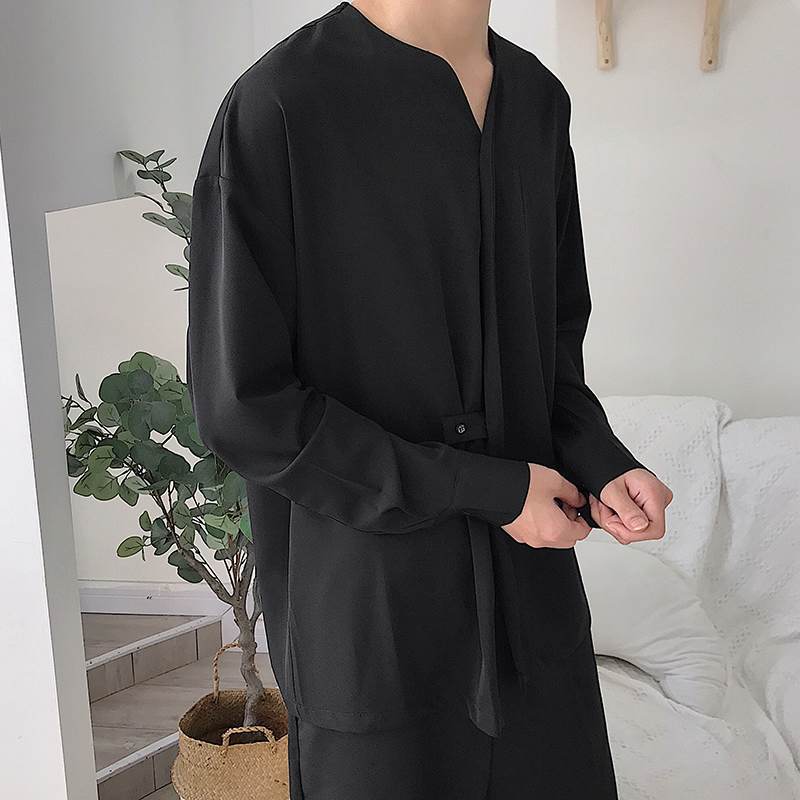 Men's loosely cut V-neck shirt with concealed button placket and band closure Mune Fashion
