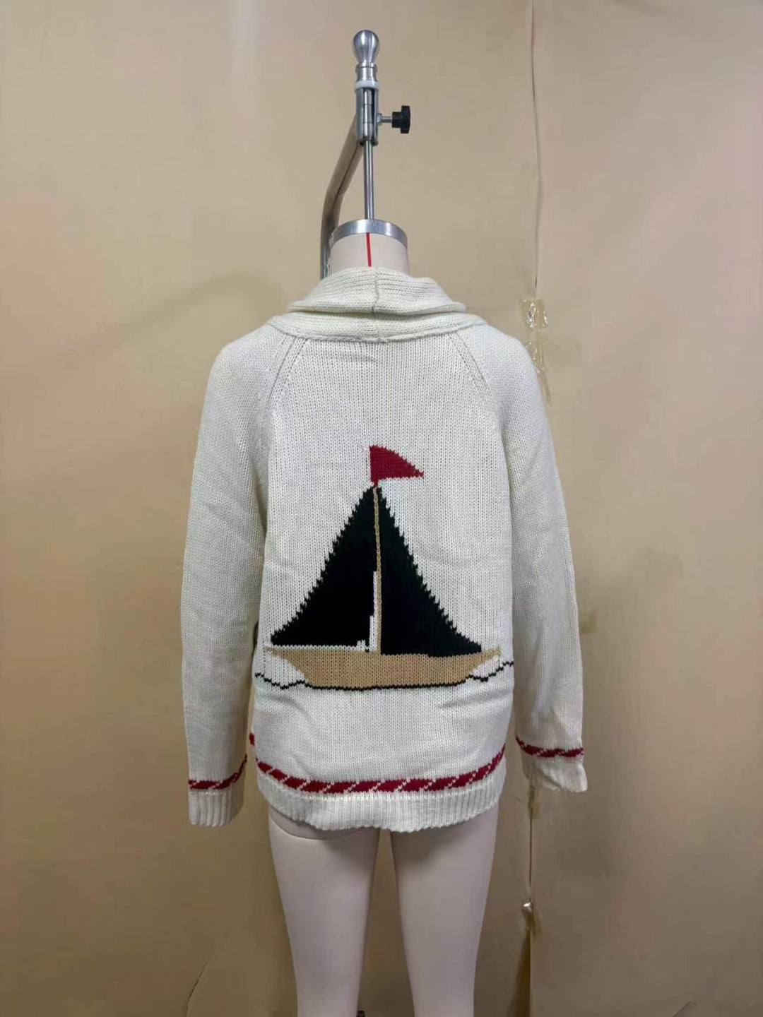 Women’s chunky knit cardigan with lapel collar and horse intarsia Mune Fashion