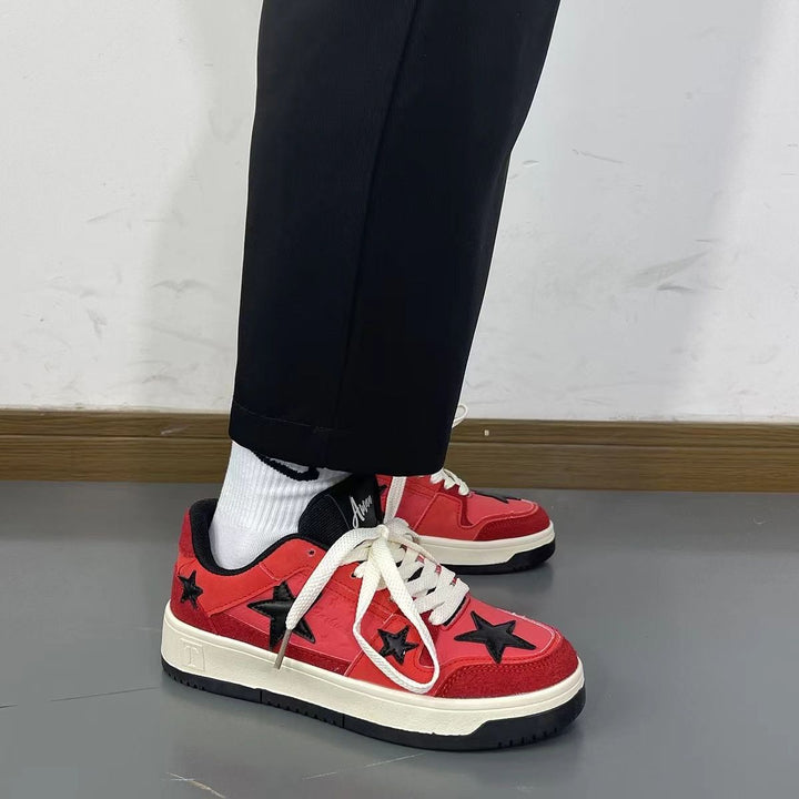 Women's sporty sneakers with striking star appliqué and sturdy profile Mune Fashion