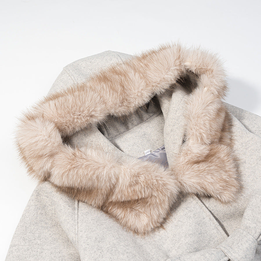 Women's hooded coat in cape cut with faux fur collar, tie belt, and patch pockets Mune Fashion