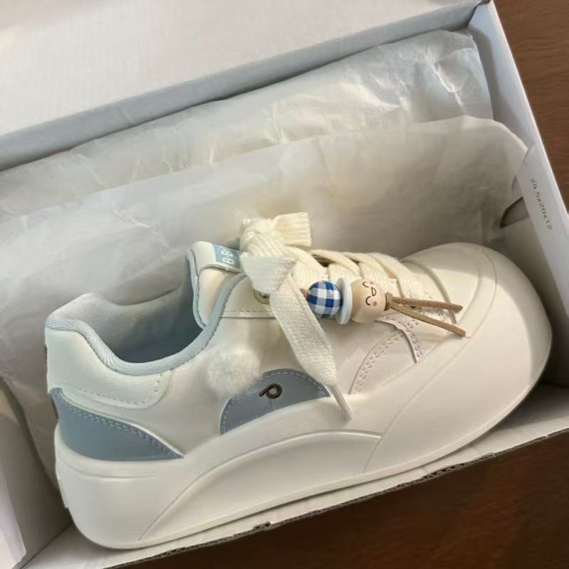 Women’s Fashion Sneakers with Decorative Applications and Cushioned Sole Mune Fashion
