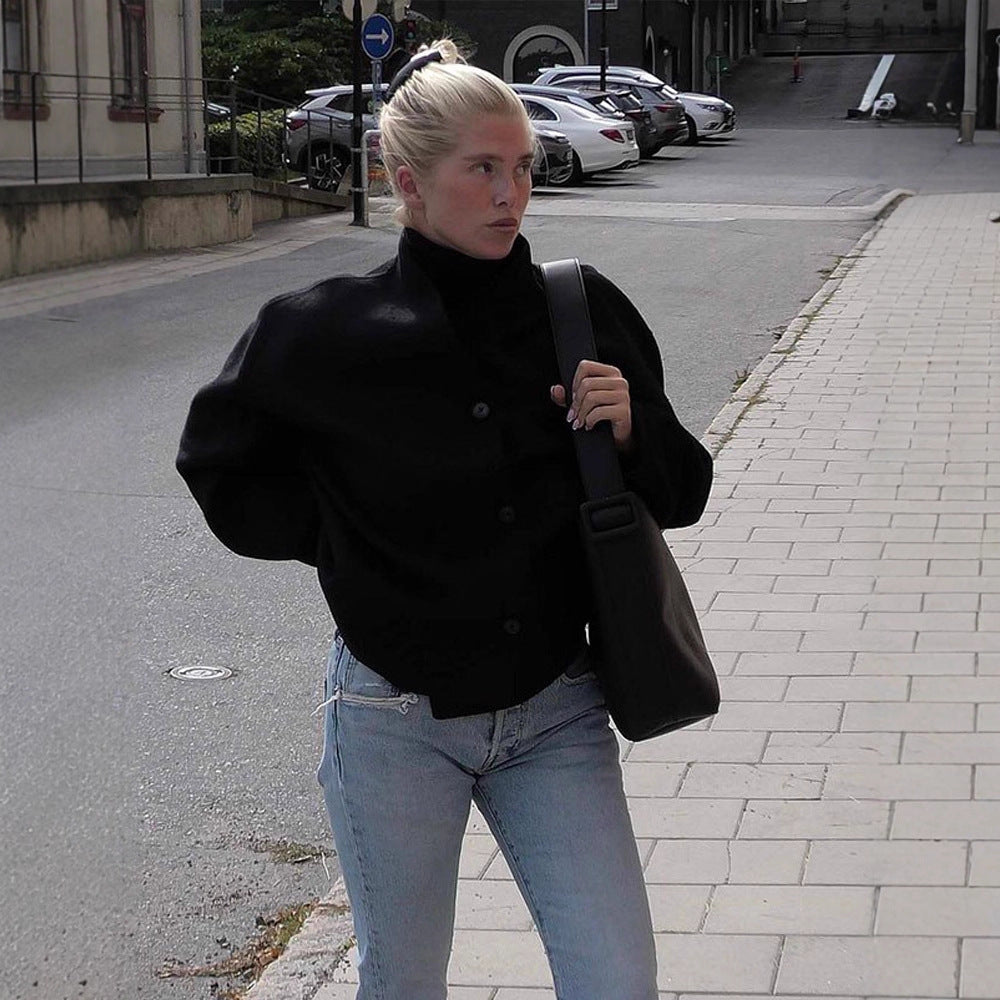 Women's short coat made of wool blend with boxy silhouette and distinctive button placket Mune Fashion