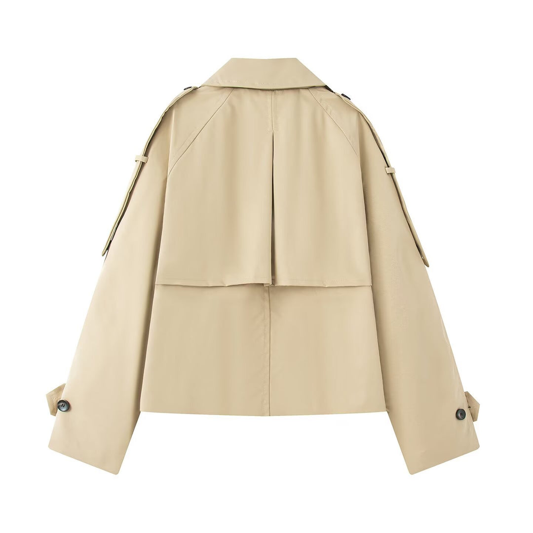 Women short cut trench with boxy silhouette, shoulder patches and wide cuffs Mune Fashion