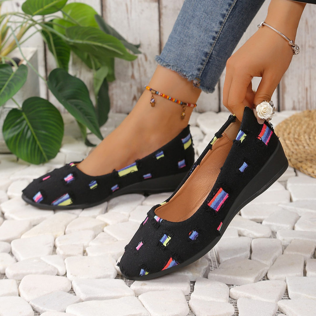 Ladies' comfort ballet flats with a lightweight wedge heel, material mix, and padded insole Mune Fashion