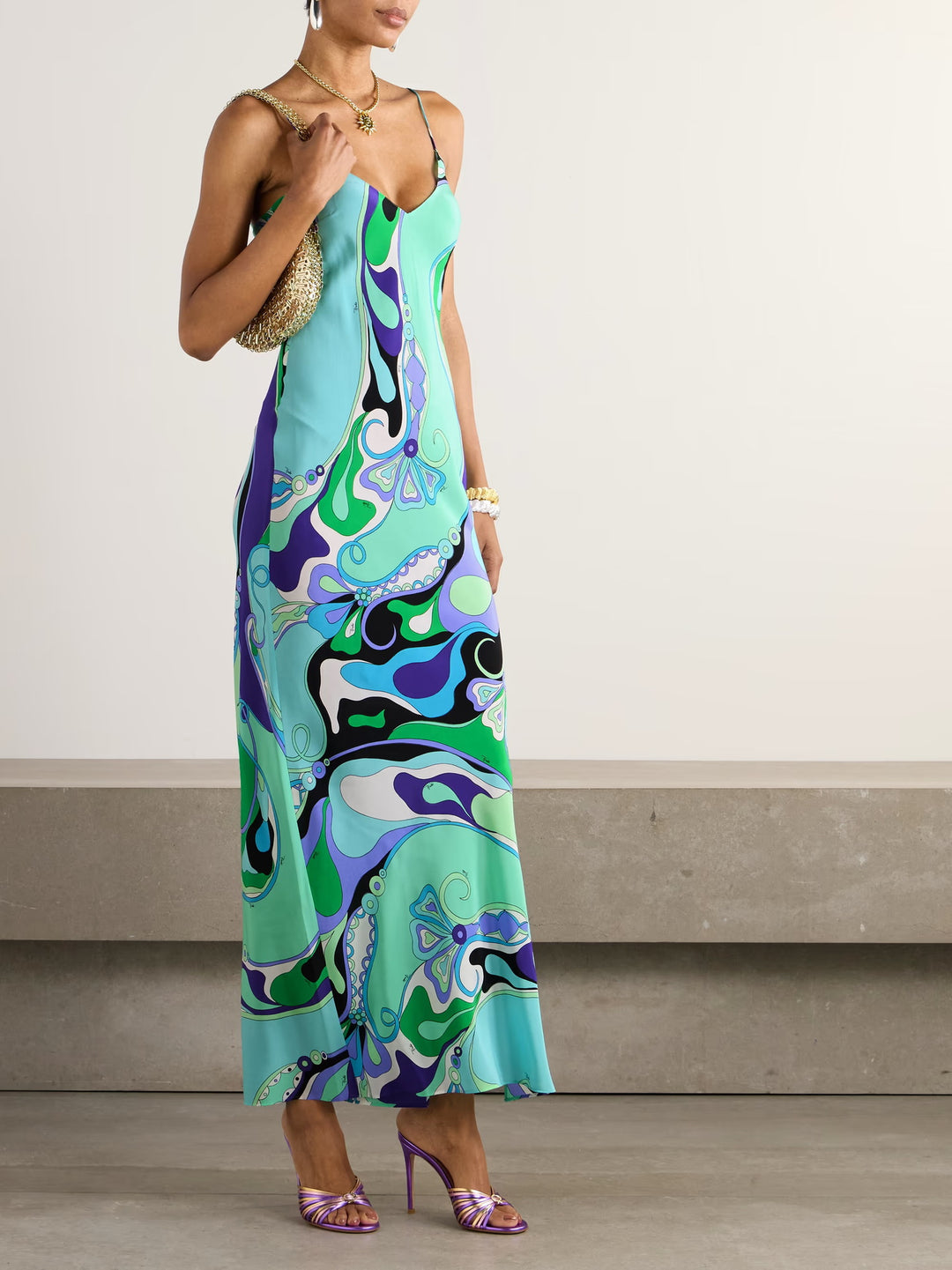 Ladies elegant slip maxi dress with V-neck, delicate spaghetti straps and retro graphic all-over print Mune Fashion