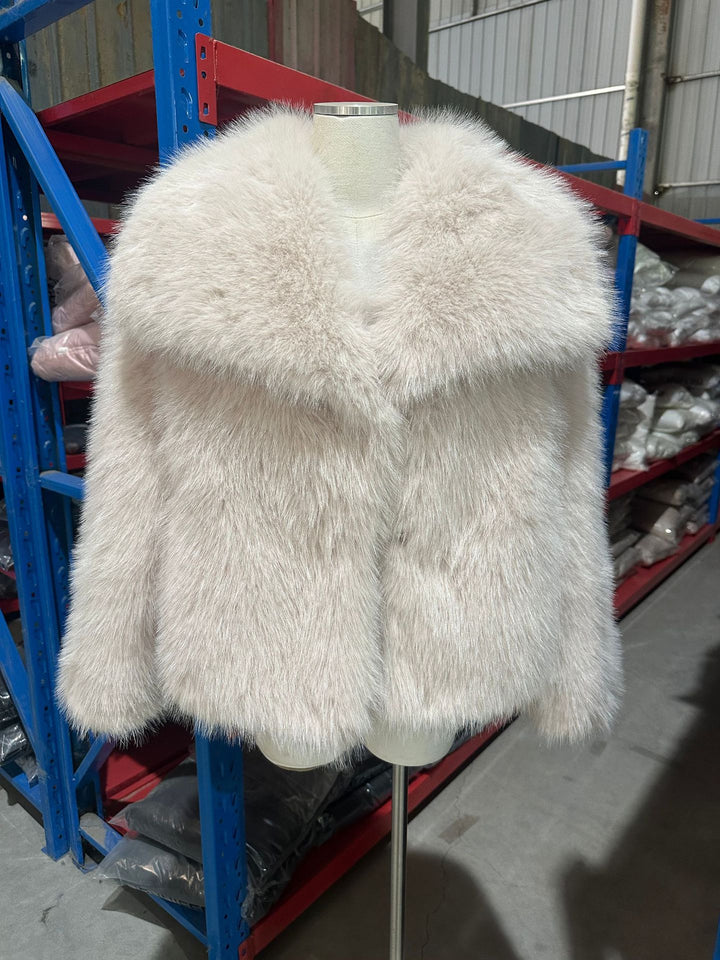 Women's short bolero in boxy cut made of vegan shaggy faux fur with XXL shawl collar Mune Fashion