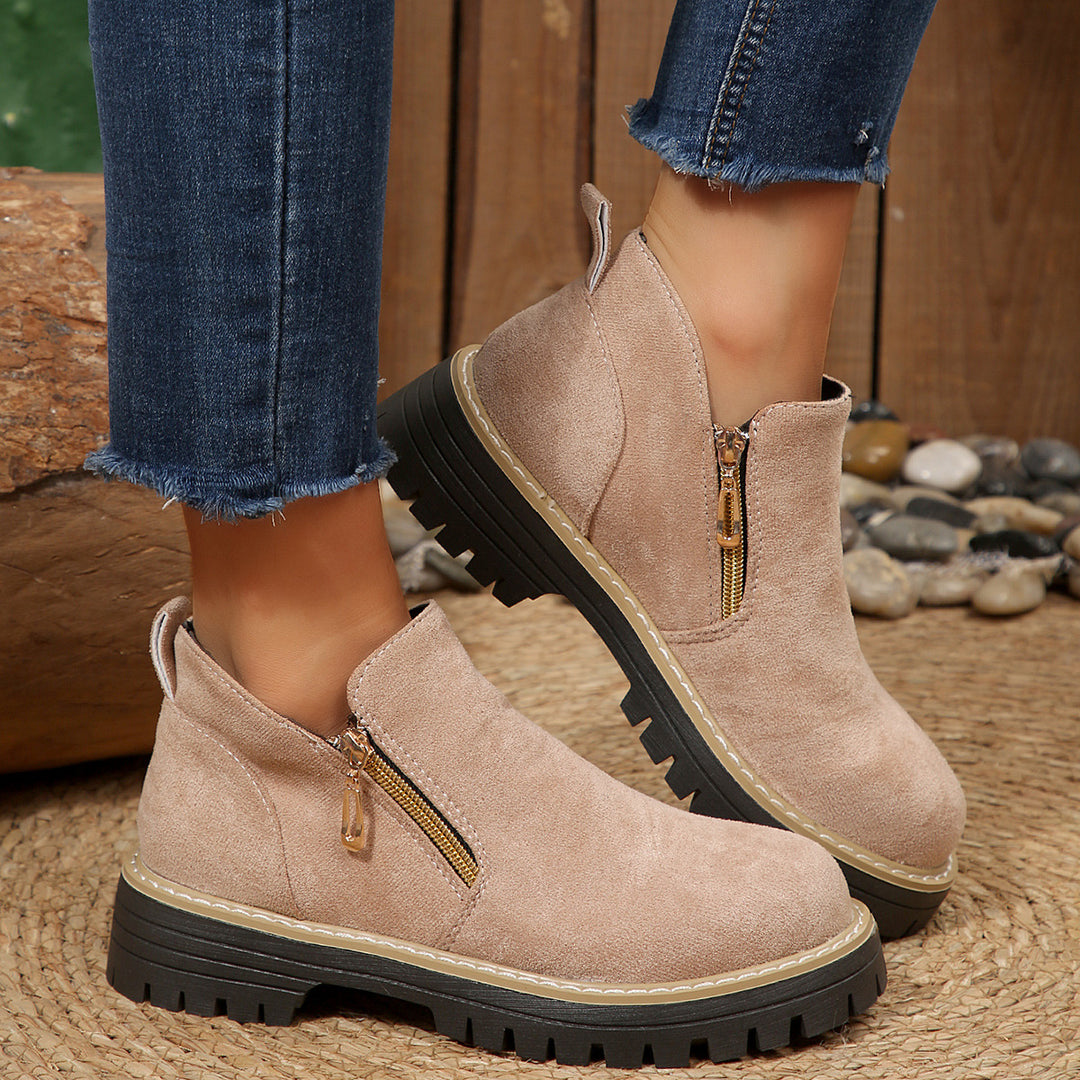 Women's ankle-high boot with decorative zipper, padded shaft, and sturdy profile sole Mune Fashion