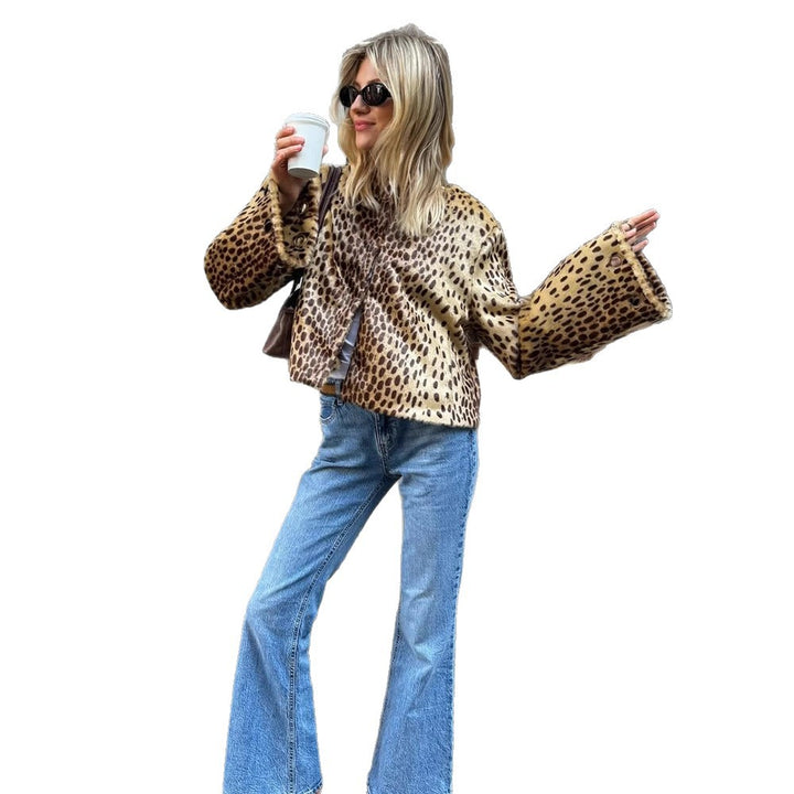 Women short blazer made of faux fur with leopard pattern, boxy silhouette & wide sleeves Mune Fashion