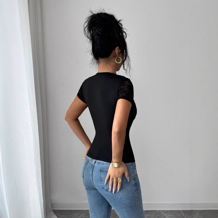 Women nan short lace capelet with decorative metal clip and short sleeves Mune Fashion