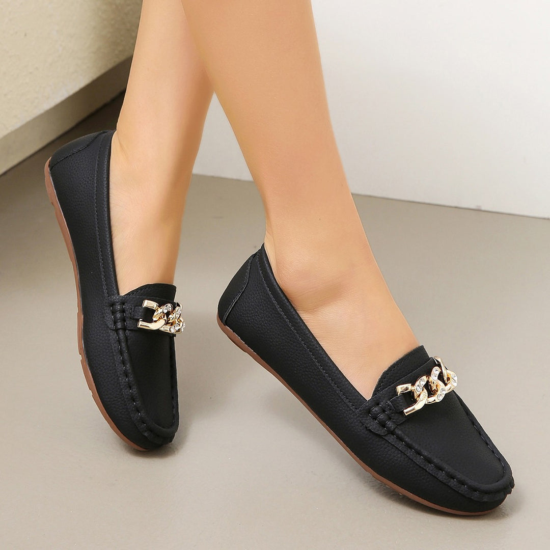 Women's Flexible Moccasin Slipper with Padded Comfort Insole and Decorative Metal Chain Mune Fashion