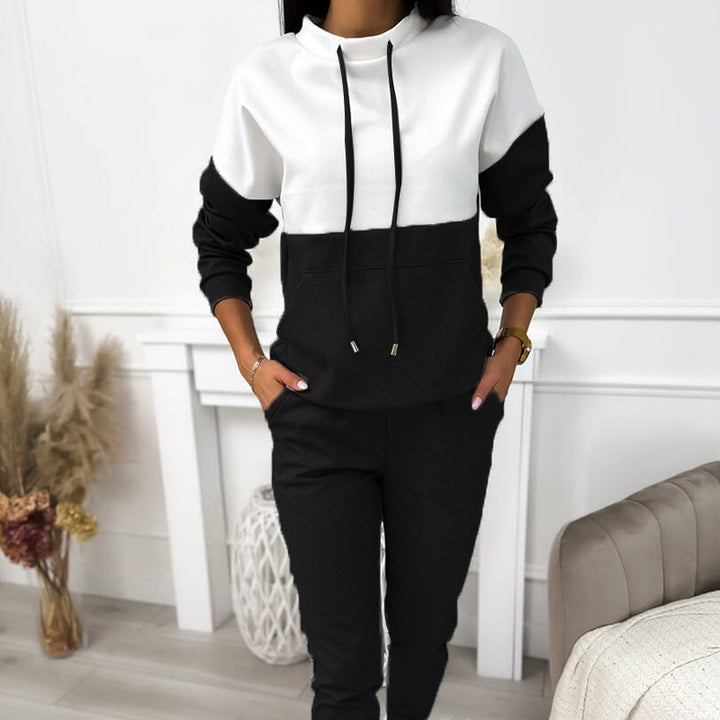 Women's two-piece loungewear set with stand-up collar, kangaroo pocket, and slim joggers Mune Fashion