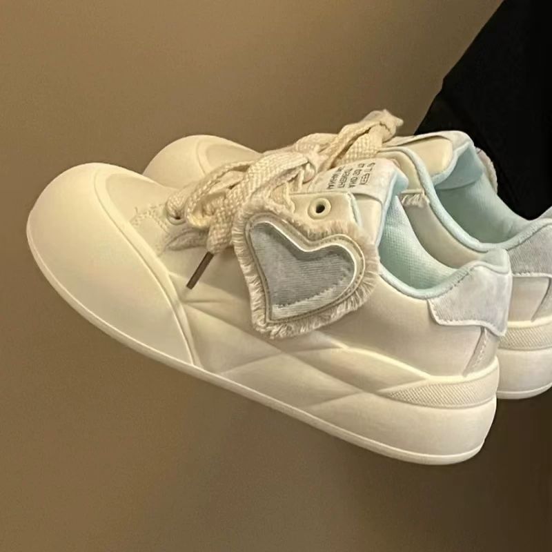 Ladies sneakers with playful heart design and comfortable insole Mune Fashion
