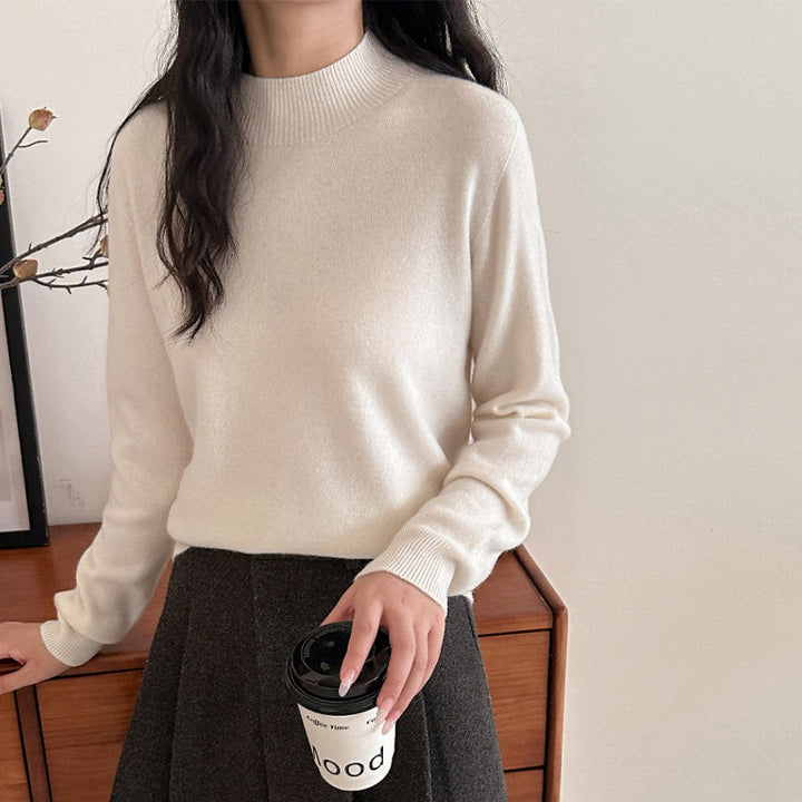 Women's fine knit roll neck with slightly tailored fit and ribbed cuffs Mune Fashion