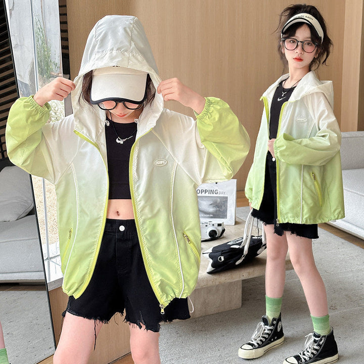 Women's lightweight transition jacket with hood, elastic cuffs, and zipper pockets Mune Fashion