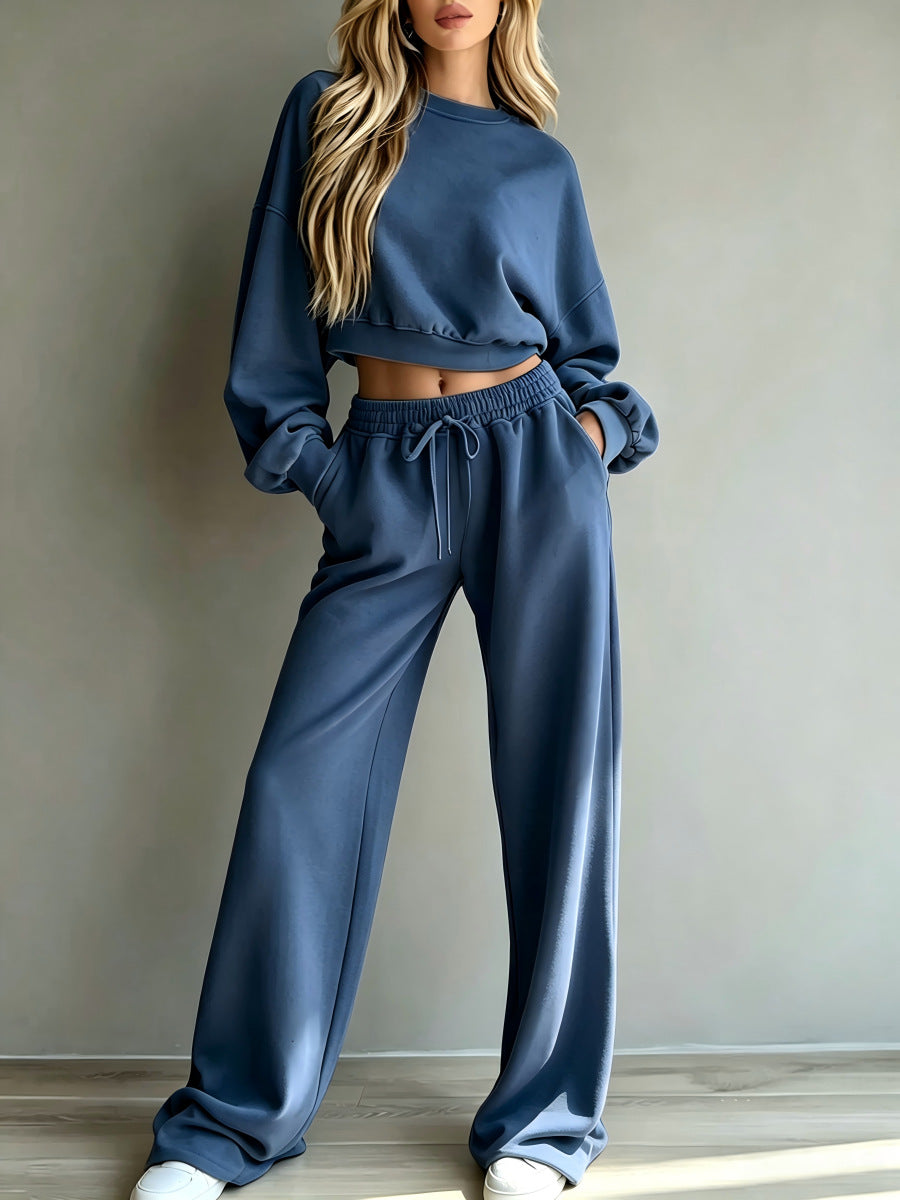 Women's Soft Lounge Set with Short Sweatshirt and Loose Jogging Pants Mune Fashion