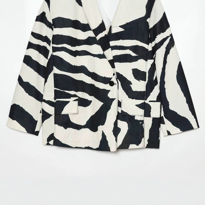Women's Oversize Blazer with Zebra Print, One Button Closure and Flap Pockets Mune Fashion