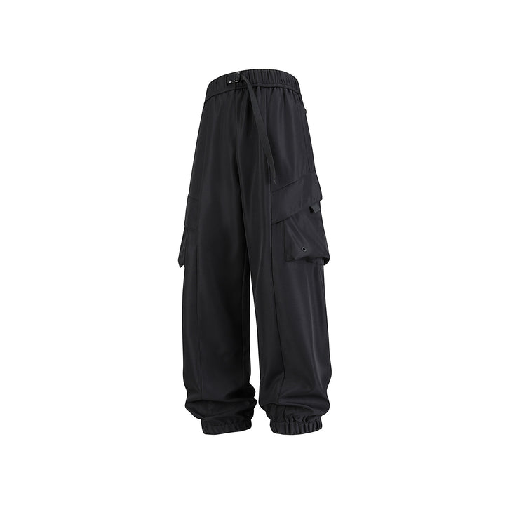 Men's loose cargo jogger pants with elastic drawstring waistband, multiple flap pockets, and ribbed ankles Drune