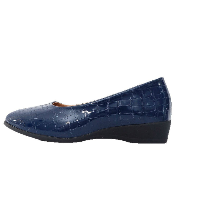 Ladies' elegant ballerina with a light wedge sole and croc embossing Mune Fashion