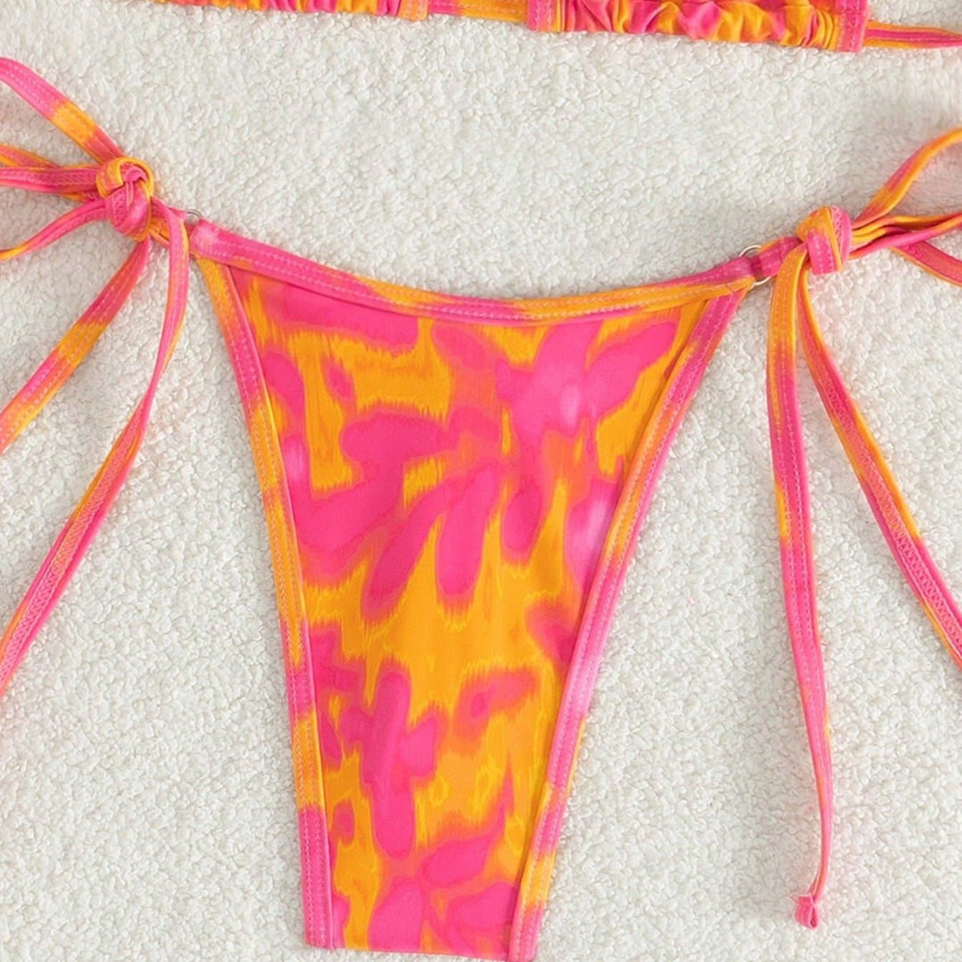Women’s triangle bikini with adjustable ties and striking color pattern Mune Fashion