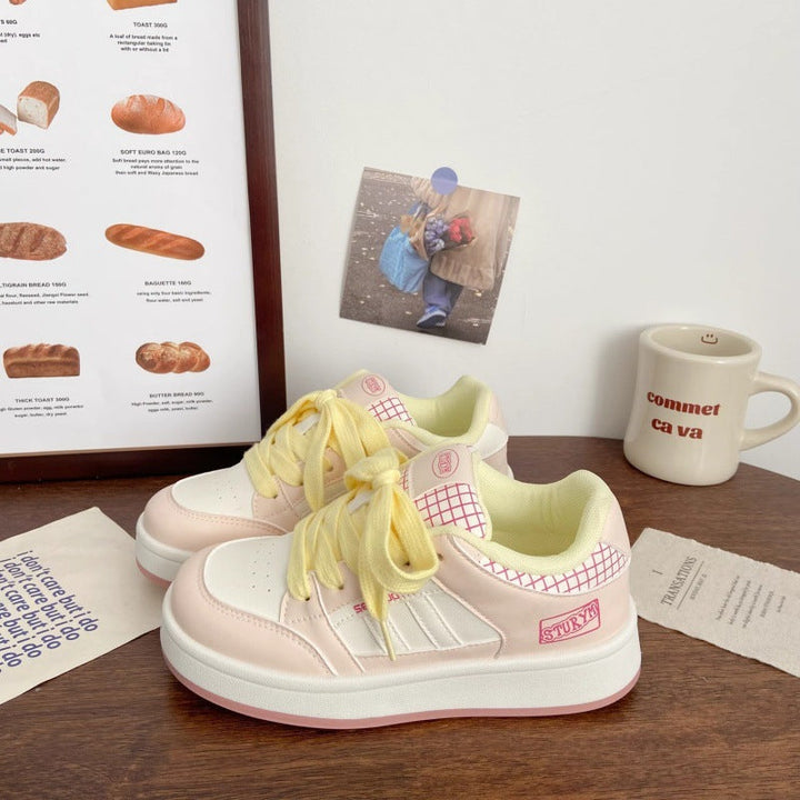 Ladies sneakers in minimalist design with structured surface and soft cushioning Mune Fashion