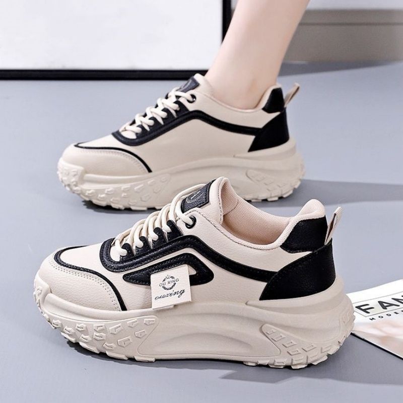 Women's sporty sneakers with dynamic sole and modern design Mune Fashion