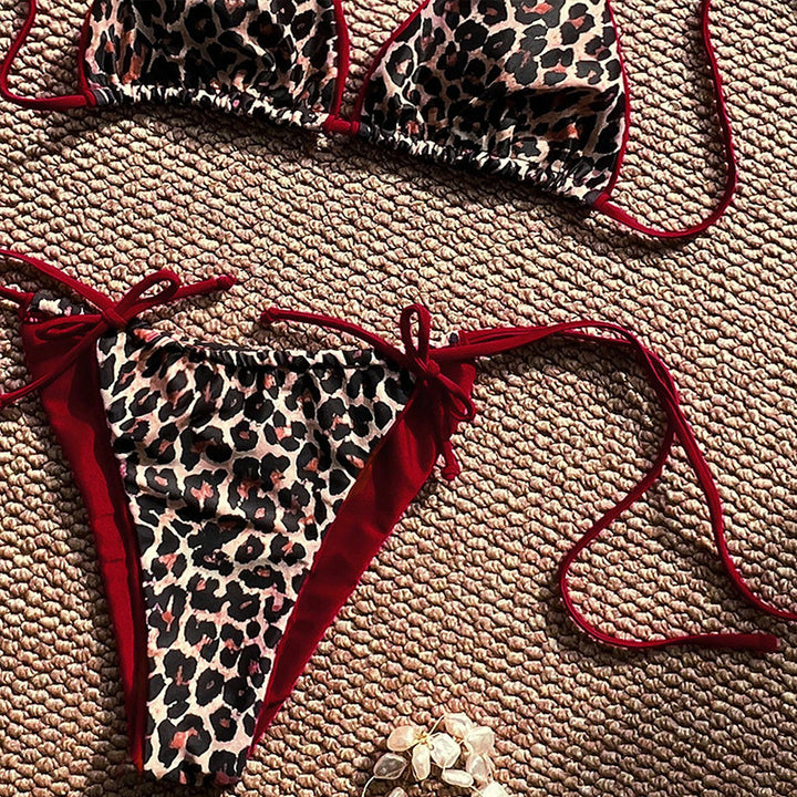 Ladies triangle bikini with leopard print and refined lacing details Mune Fashion