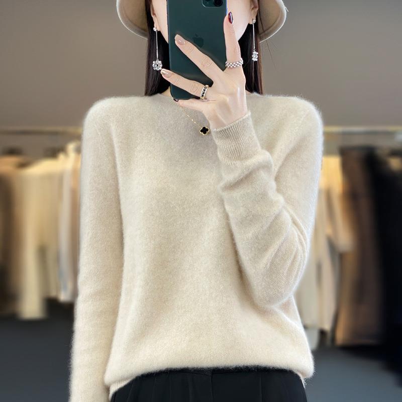 Ladies Loose Fine Knit Pullover with Round Neckline and Fluffy Angora Look Mune Fashion