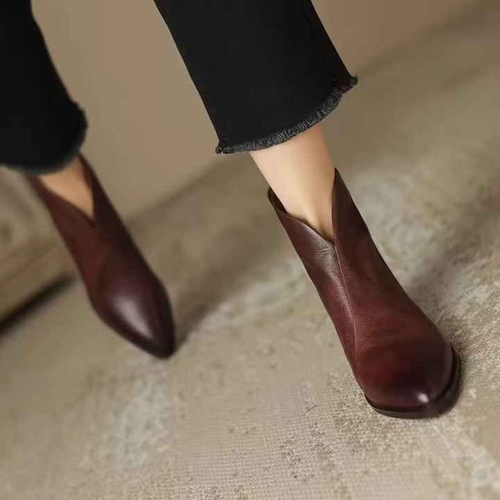 Women's pointed Chelsea-inspired ankle boot with asymmetric shaft and mid-high block heel Mune Fashion