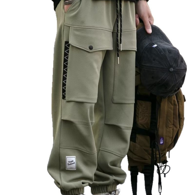 Men's wide cargo jogging pants with drawstring, flap pockets, and elastic cuffs Mune Fashion