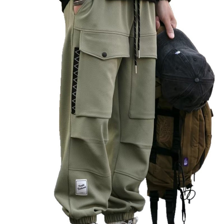Men's wide cargo jogging pants with drawstring, flap pockets, and elastic cuffs Mune Fashion