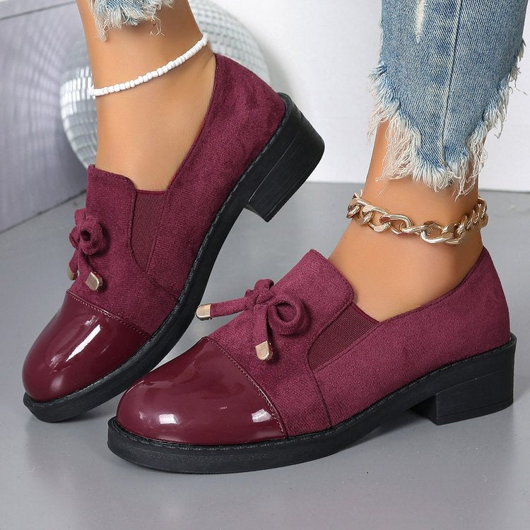 Ladies elegant slipper-loafer with patent cap, faux suede upper material, elastic entry and decorative bow application Mune Fashion
