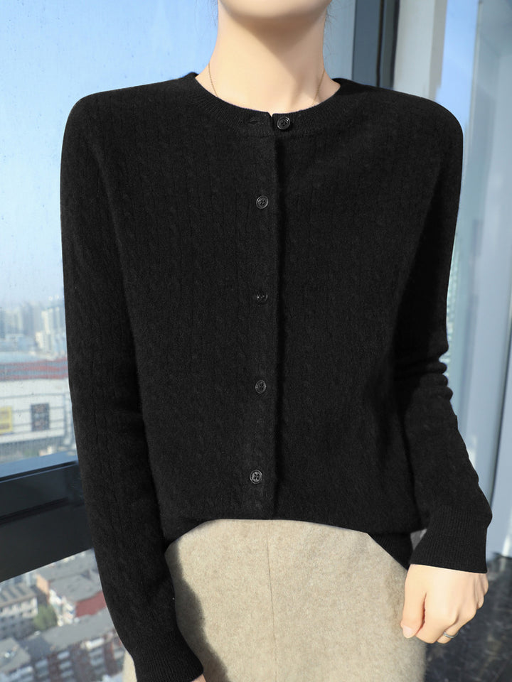 Ladies Short-cut Fine Knit Cardigan with Subtle Structure and Round Neck Mune Fashion