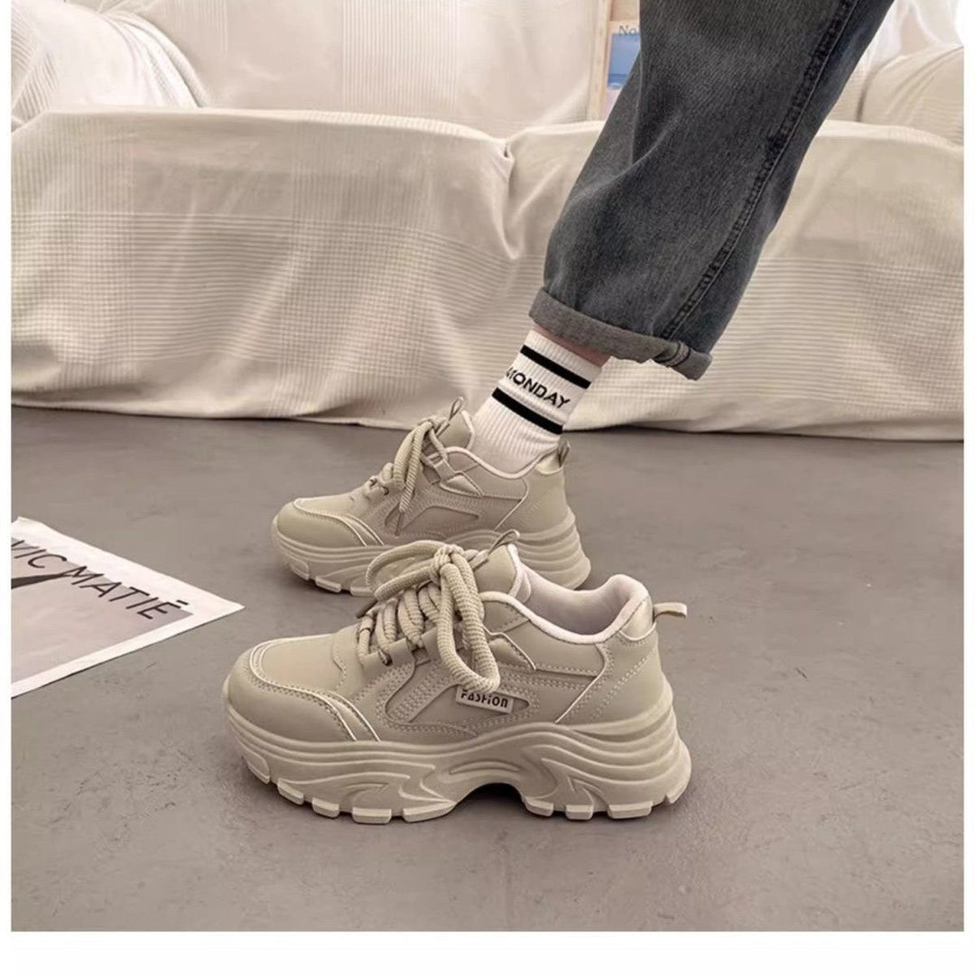 Women's sporty sneakers with robust profile and comfortable cushioning Mune Fashion