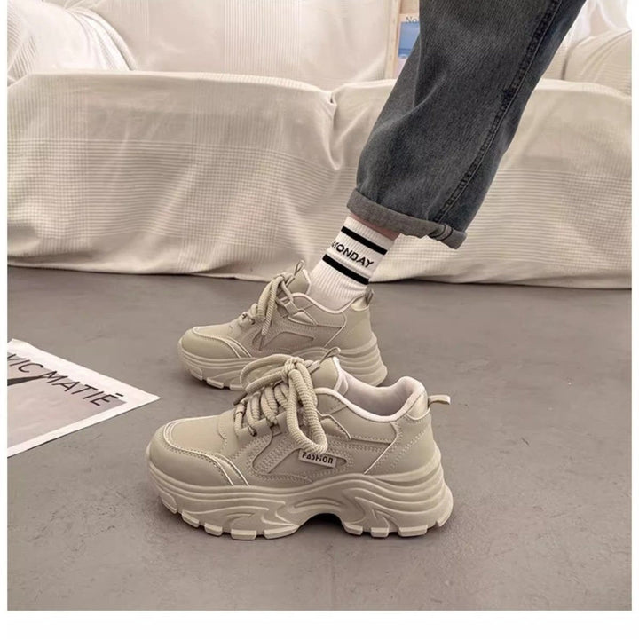 Women's sporty sneakers with robust profile and comfortable cushioning Mune Fashion