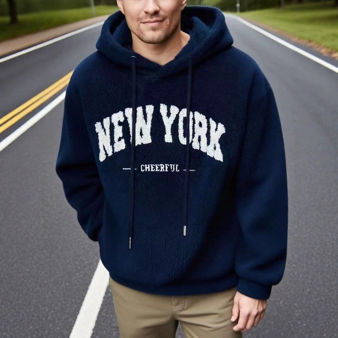 Men's cozy fleece hoodie with relief logo, drawstring and kangaroo pocket Mune Fashion