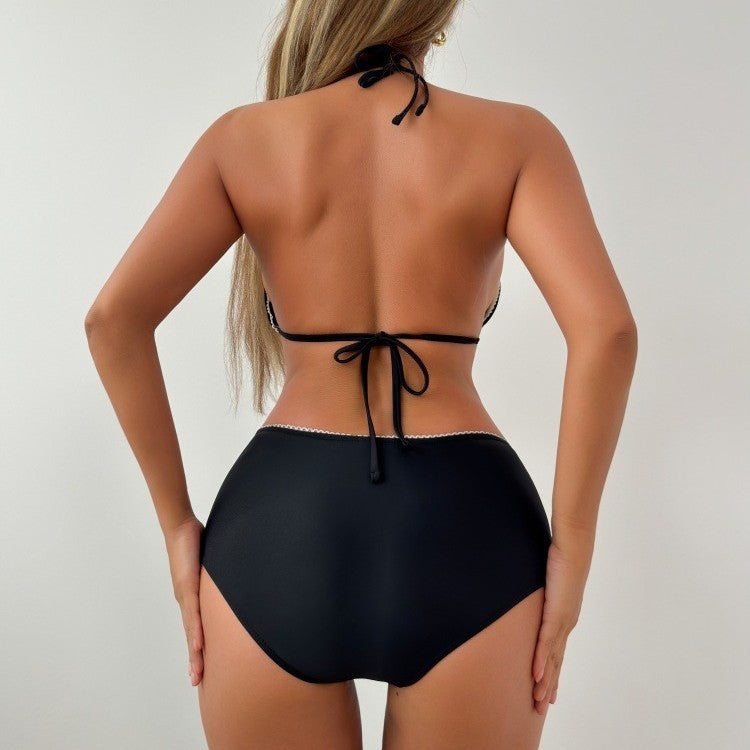 Ladies High-Cut Bikini with Fine Details Mune Fashion
