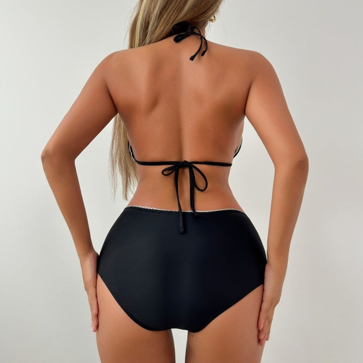 Ladies High-Cut Bikini with Fine Details Mune Fashion