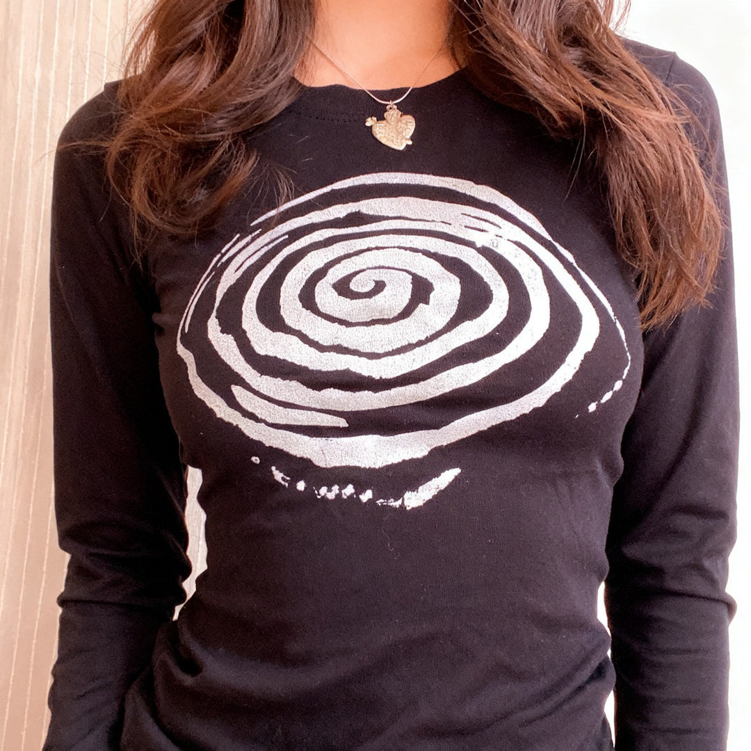 Women's Figure-hugging Long Sleeve Shirt with Artistic Spiral Print Mune Fashion