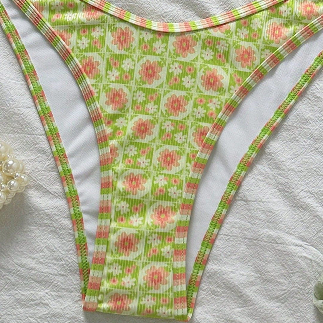 Women's Triangle Bikini with Fresh Floral Print and Adjustable Straps Mune Fashion