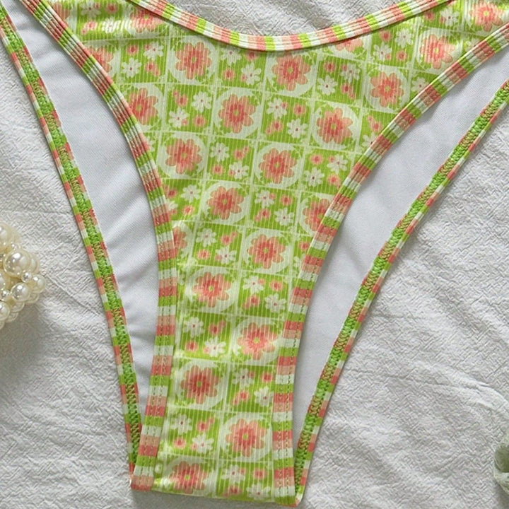 Women's Triangle Bikini with Fresh Floral Print and Adjustable Straps Mune Fashion