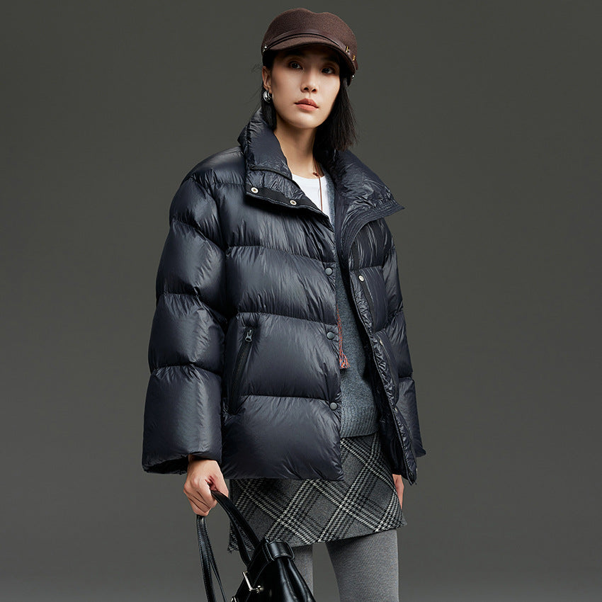 Women's short quilted down jacket with high stand-up collar, boxy silhouette and snap buttons Mune Fashion