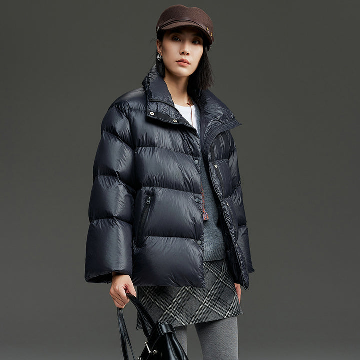 Women's short quilted down jacket with high stand-up collar, boxy silhouette and snap buttons Mune Fashion