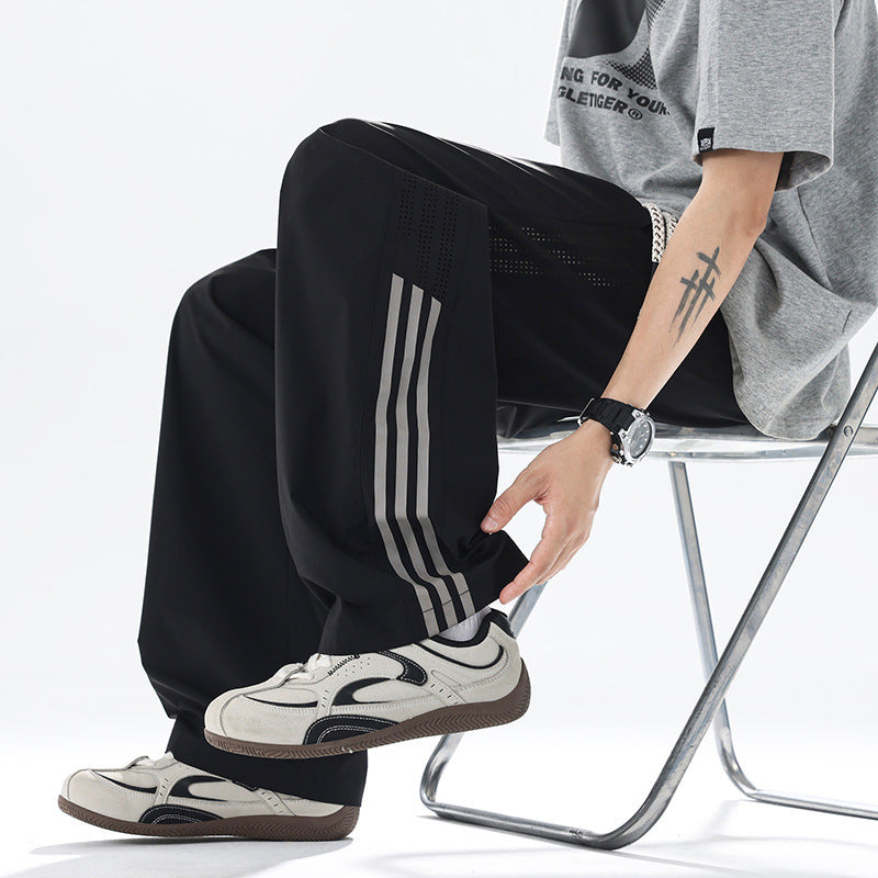 Men's sporty jogging pants with breathable inserts