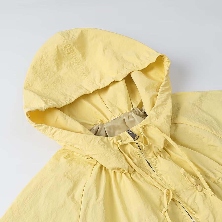 Women's Lightweight Hooded Windbreaker with Drawstring, Cropped Cut and Elastic Cuffs Mune Fashion