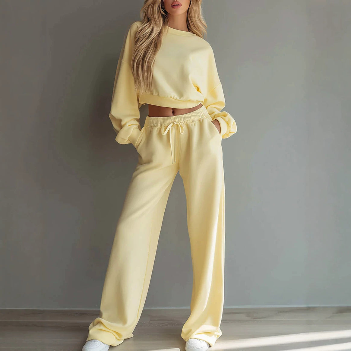 Women's Soft Lounge Set with Short Sweatshirt and Loose Jogging Pants Mune Fashion