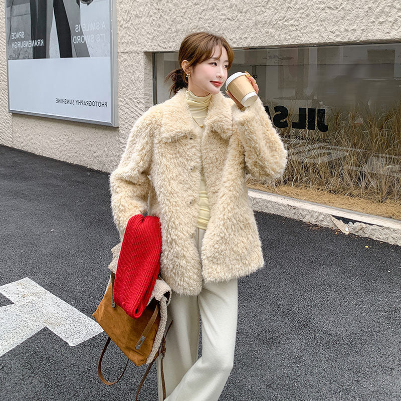 Women's Short Teddy Coat with Cozy Faux Fur Texture and Classic Collar Mune Fashion